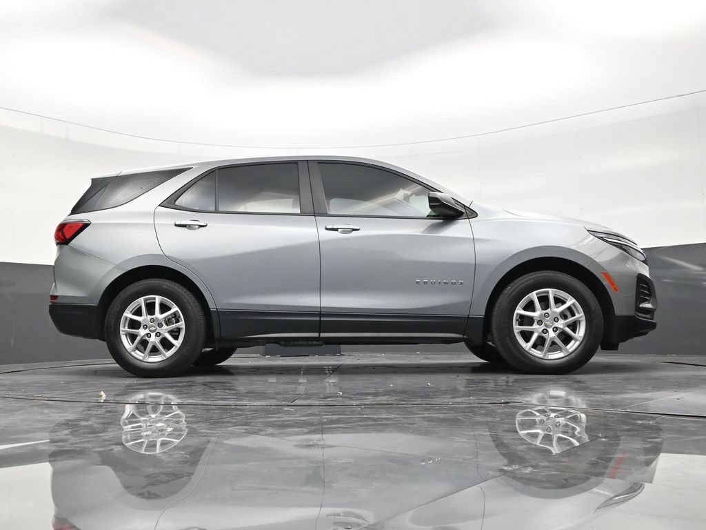 Used 2024 Chevrolet Equinox LS w/ LS Convenience Package FWD image 24