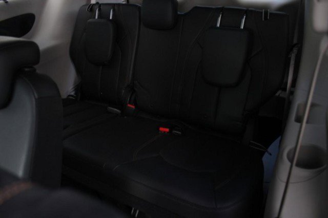 Used 2018 Chrysler Pacifica Touring-L Plus w/ Tire & Wheel Group image 20