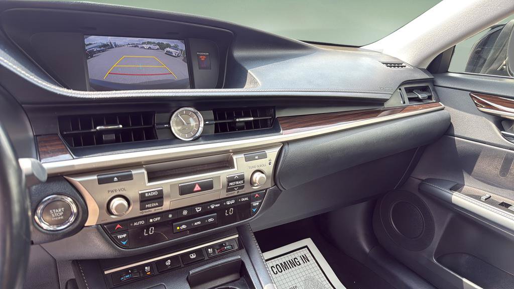 Used 2016 Lexus ES 350 w/ Luxury Package w/Wood Trim FWD image 29