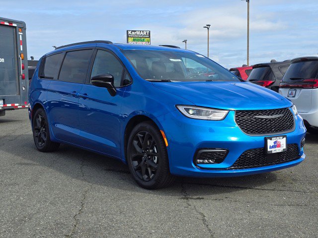 New 2026 Chrysler Pacifica Limited FWD image 1