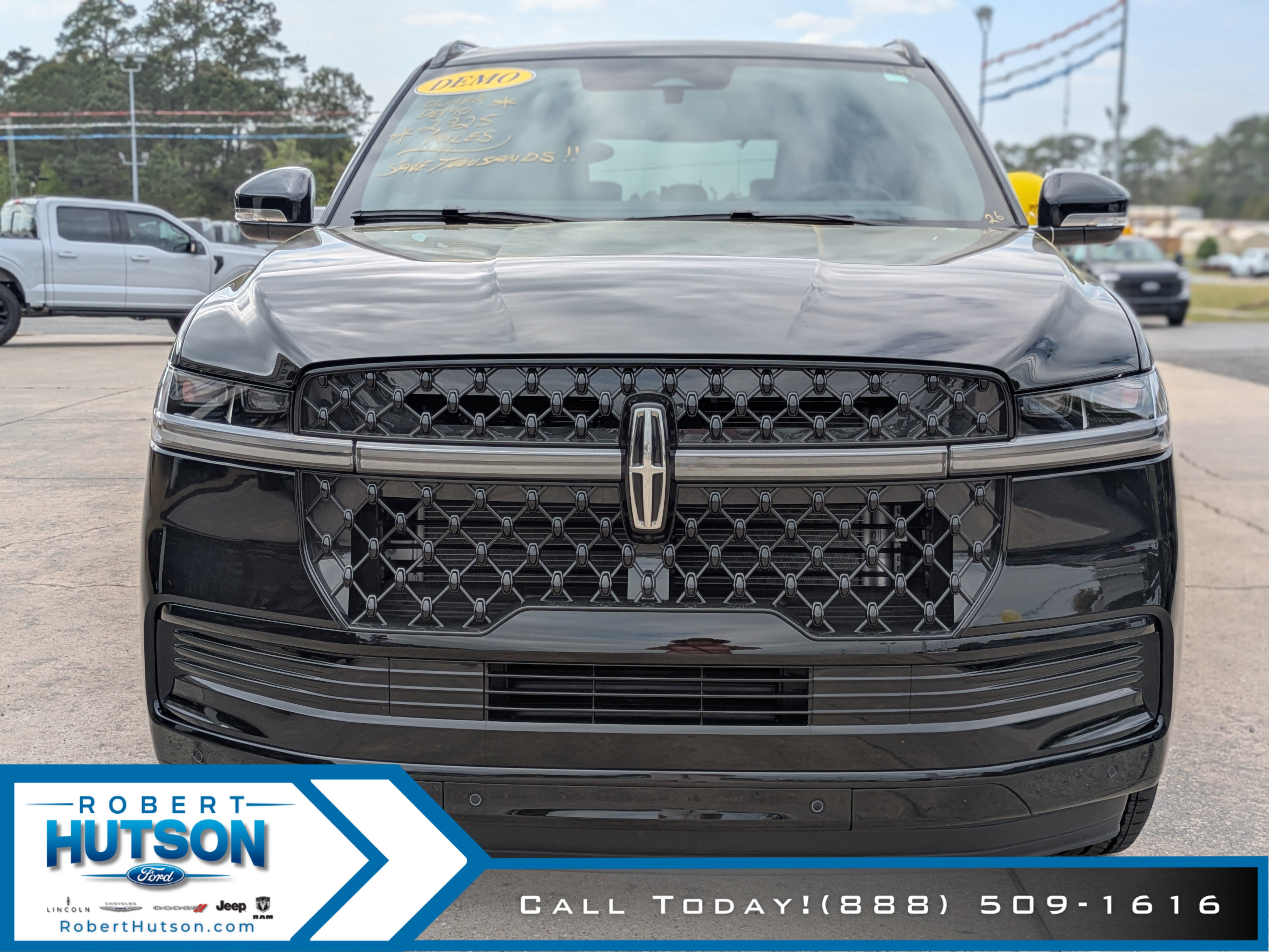 New 2026 Lincoln Navigator Reserve w/ Jet Appearance Package image 3