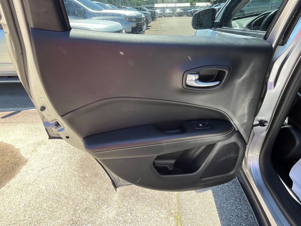 Used 2018 Jeep Compass Latitude w/ Popular Equipment Group AWD/4WD image 24