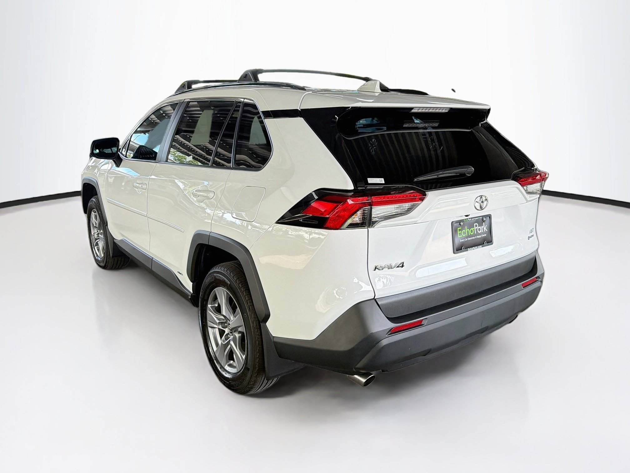Used 2025 Toyota RAV4 LE AWD/4WD image 5