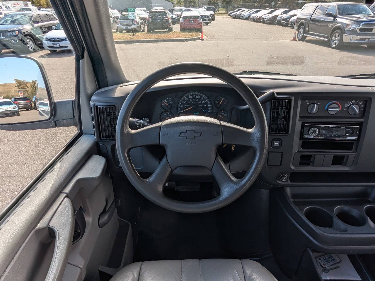 Used 2004 Chevrolet Express 1500 RWD image 18
