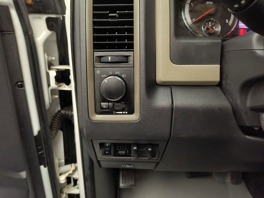 Used 2012 RAM 2500 ST w/ Chrome Appearance Group image 16