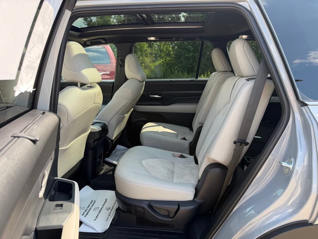 Certified 2026 Toyota Grand Highlander AWD Hybrid image 29