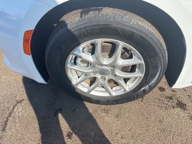 Used 2023 Chrysler Voyager LX image 43