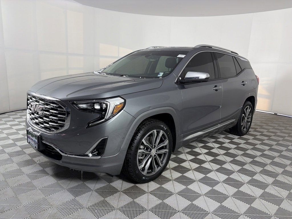 Used 2020 GMC Terrain Denali w/ Denali Premium Package image 3