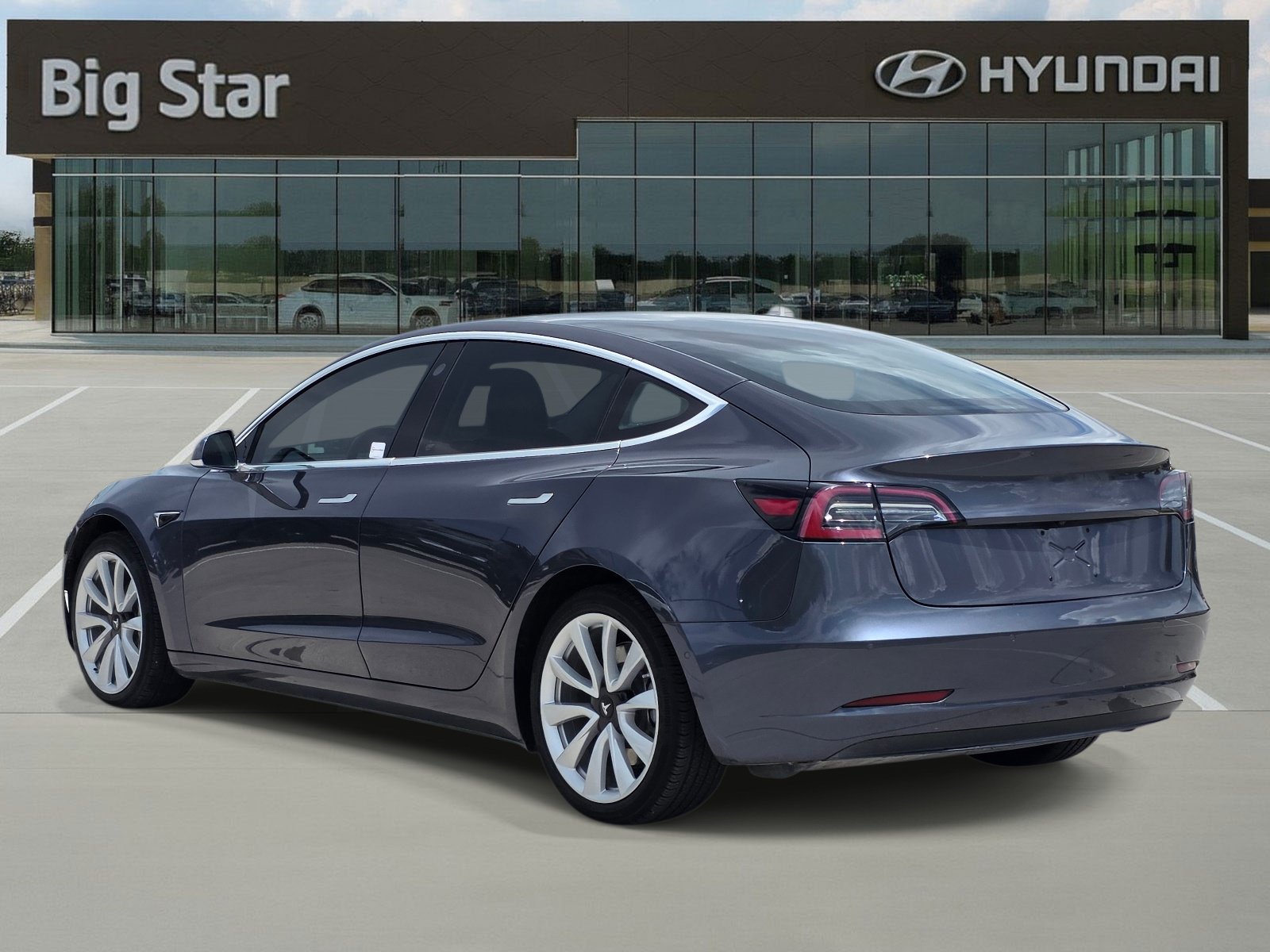 Used 2018 Tesla Model 3 Long Range RWD image 3