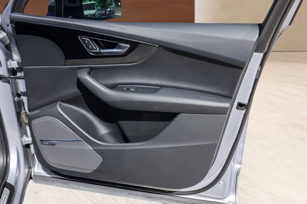 Used 2018 Audi Q7 3.0T Prestige w/ Prestige Package image 31