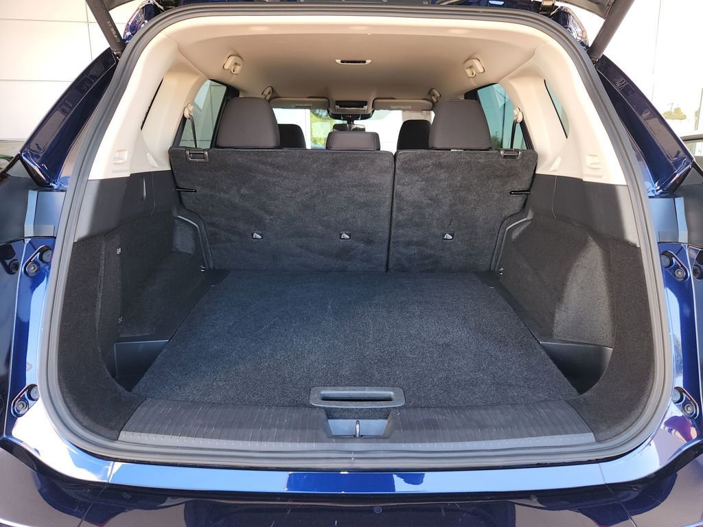 Used 2025 Nissan Rogue SV image 13