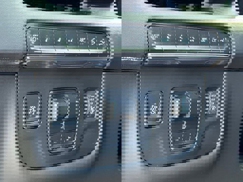 Certified 2024 Cadillac Escalade ESV Sport Platinum w/ LPO, ONYX Package image 19