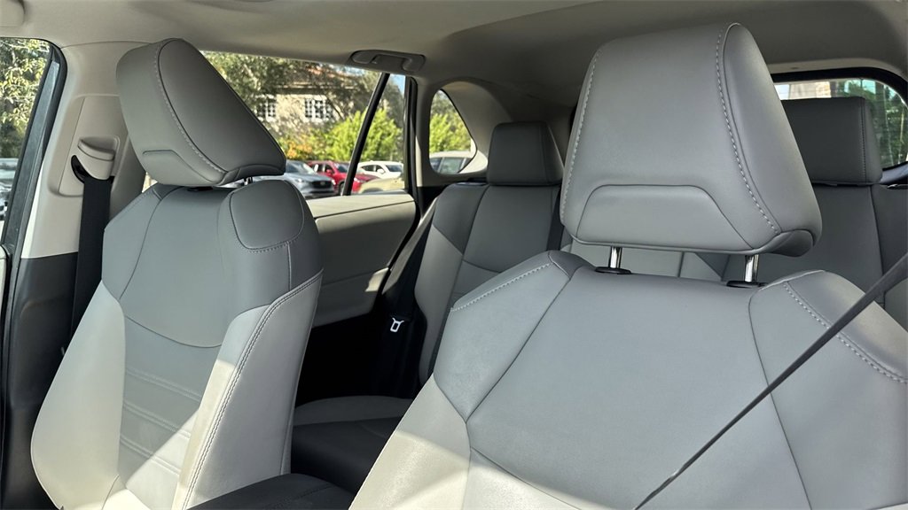 Used 2021 Toyota RAV4 XLE Premium image 43