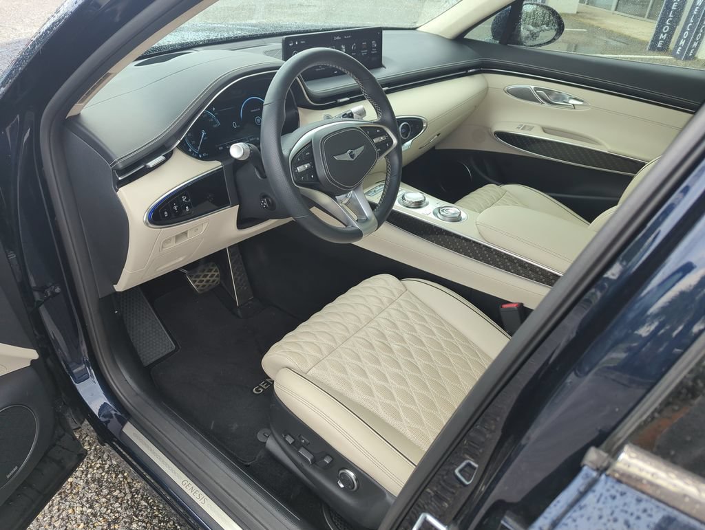 Used 2023 Genesis GV70 3.5T Sport w/ Sport Prestige Package AWD/4WD image 11