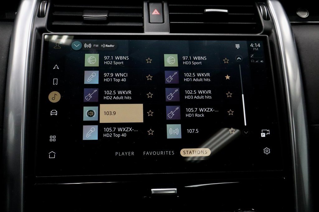 Used 2024 Land Rover Discovery S image 3