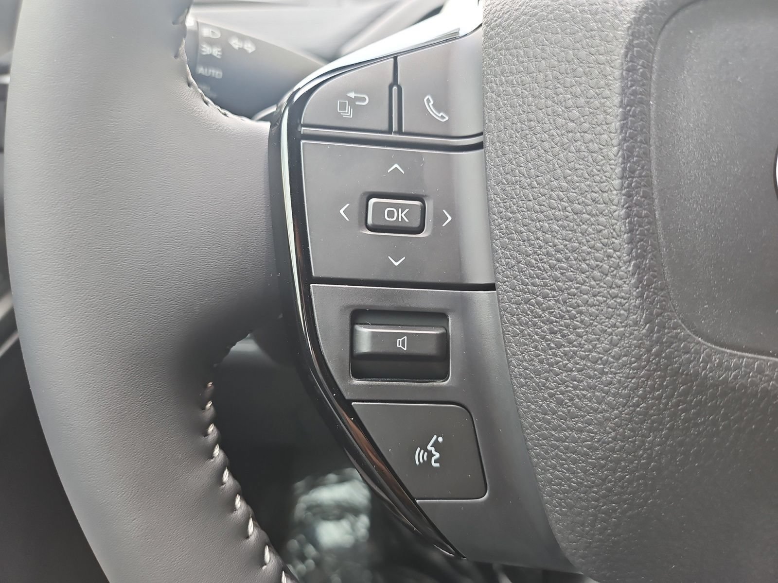 Used 2026 Toyota C-HR w/ Cold Weather Package AWD/4WD image 29
