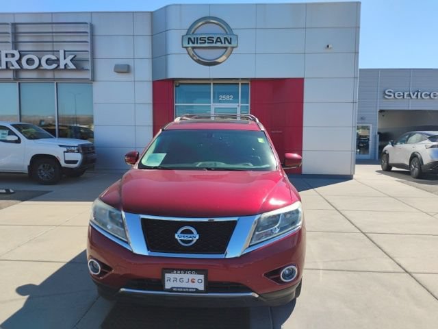 Used 2016 Nissan Pathfinder Platinum w/ Family Entertainment Package AWD/4WD image 2