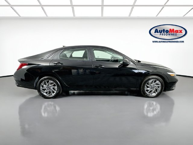 Used 2026 Hyundai Elantra Hybrid FWD image 9
