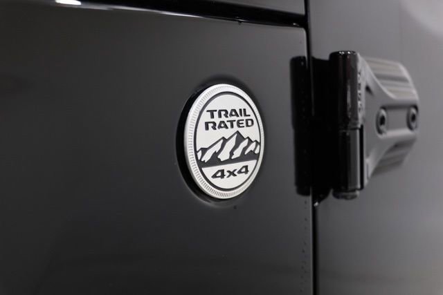 Used 2018 Jeep Wrangler Unlimited Sahara w/ Cold Weather Group image 14