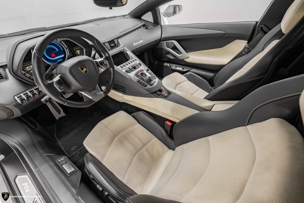 Used 2015 Lamborghini Aventador LP 700-4 image 4