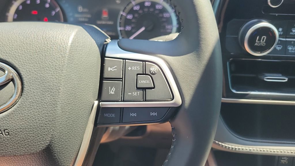 Used 2023 Toyota Highlander LE image 21