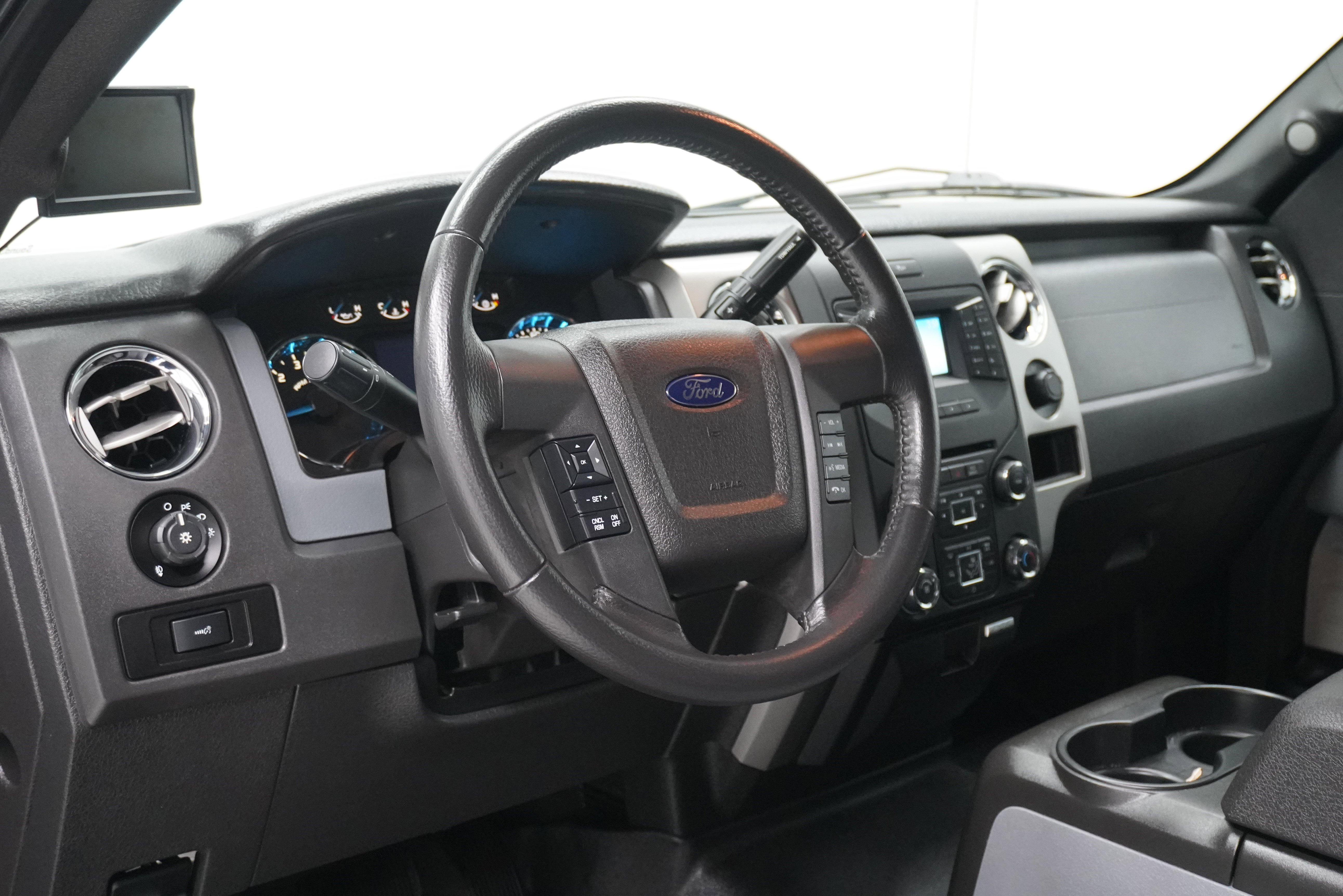 Used 2013 Ford F150 XLT w/ Mid Equipment Group image 9