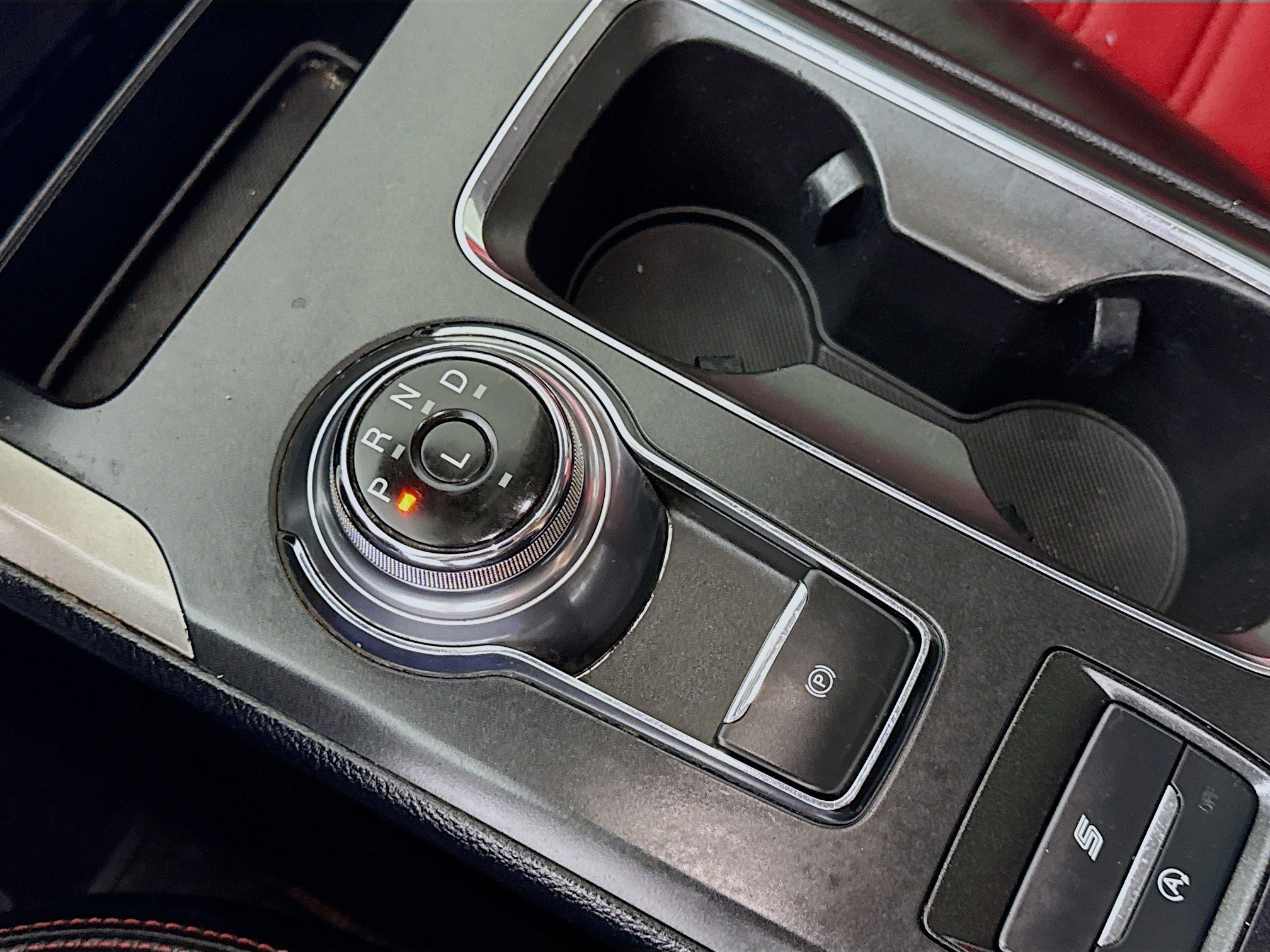 Used 2020 Ford Fusion SE image 20