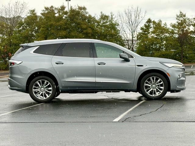 Used 2024 Buick Enclave Avenir image 9