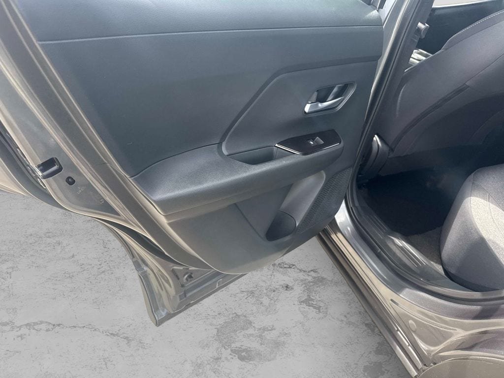 Used 2025 Nissan Kicks SV FWD image 15