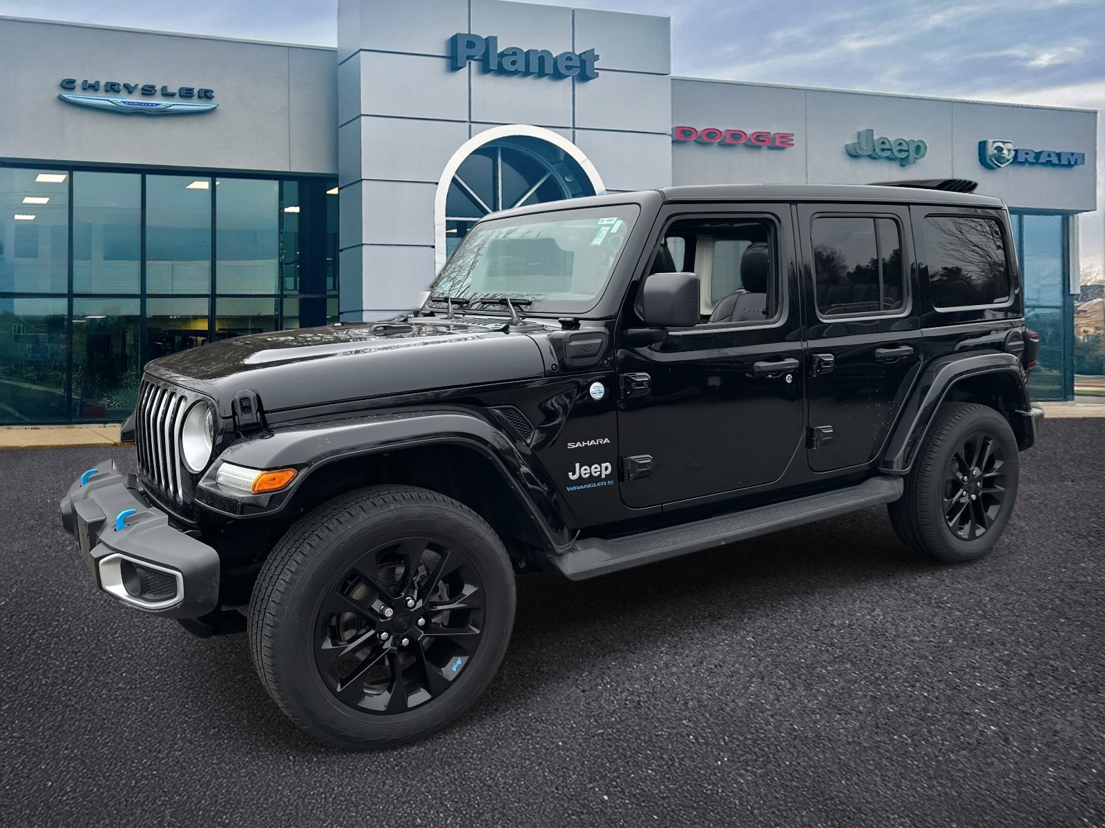 Used 2023 Jeep Wrangler Unlimited Sahara w/ Cold Weather Group image 4