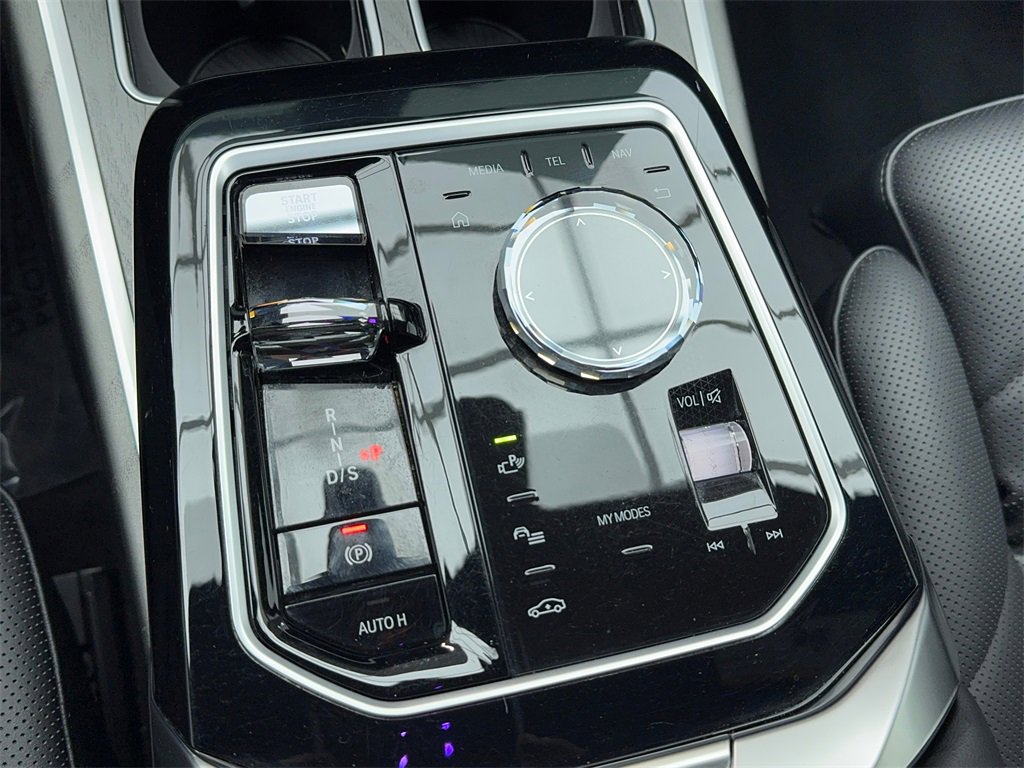 Used 2023 BMW 740i image 33