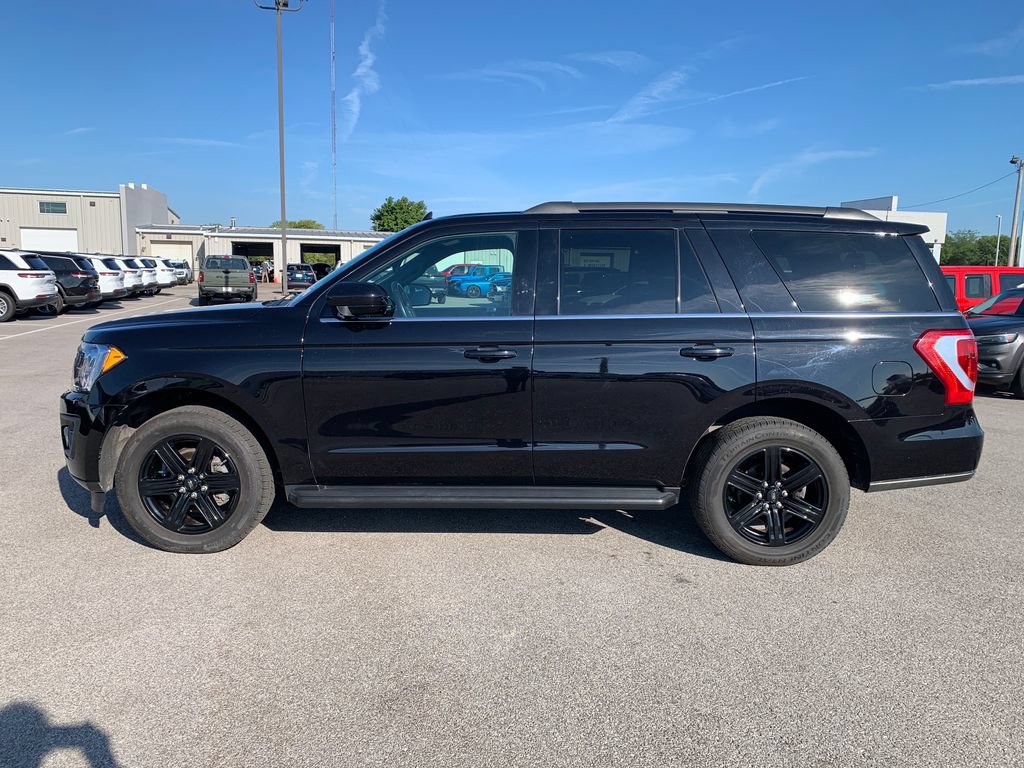 Used 2021 Ford Expedition XLT w/ Black Accent Package AWD/4WD image 3