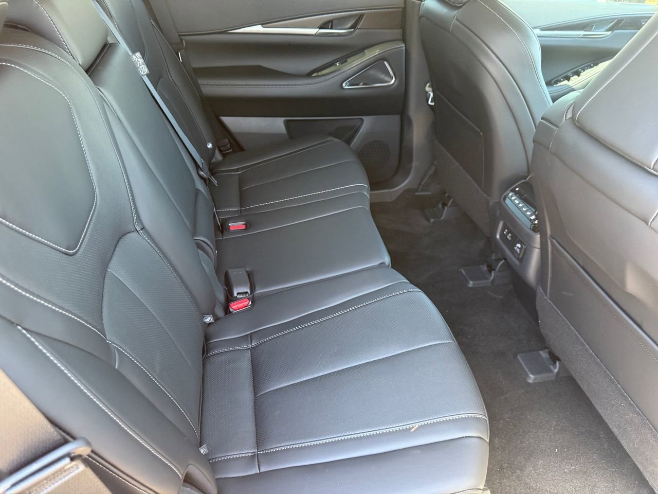 New 2025 INFINITI QX60 Sensory w/ Vision Package image 31