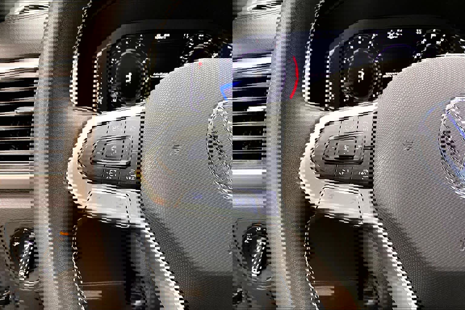 Used 2023 Volkswagen Atlas Cross Sport SE w/ Panoramic Sunroof Package image 23