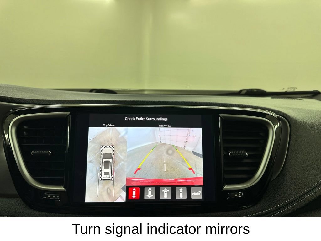 Used 2025 Chrysler Pacifica Select FWD image 46