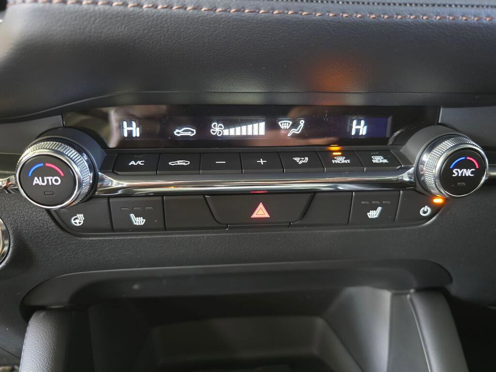 New 2026 MAZDA MAZDA3 Hatchback w/Premium Plus Pkg image 30