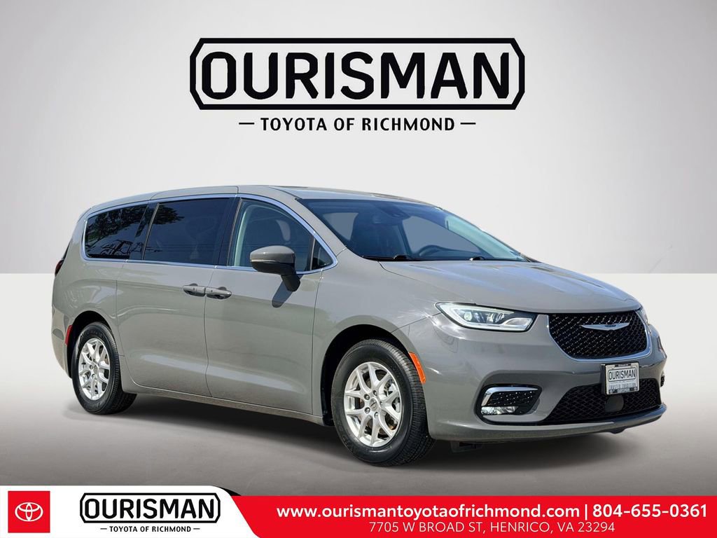 Used 2023 Chrysler Pacifica Touring-L image 1