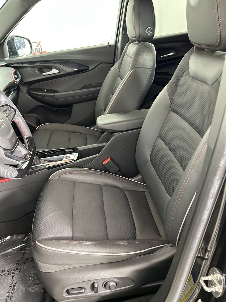 Used 2022 Chevrolet TrailBlazer RS w/ Sun and Liftgate Package FWD image 12