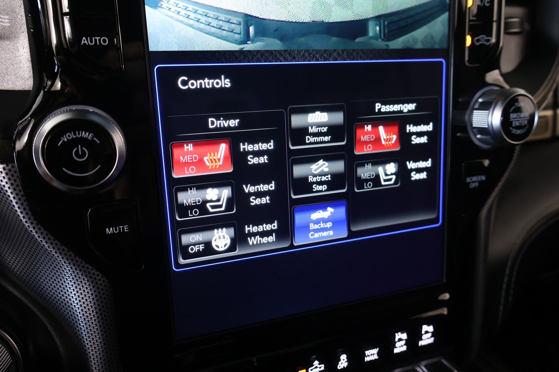 Used 2020 RAM 1500 Limited w/ Black Appearance Package image 7