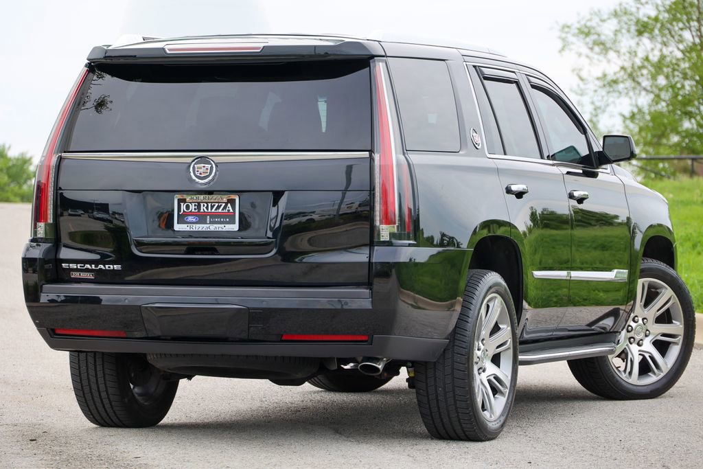 Used 2015 Cadillac Escalade Luxury RWD image 3