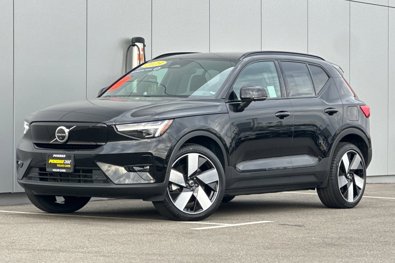 Used 2023 Volvo XC40 Recharge Ultimate w/ Protection Package Premier video 1