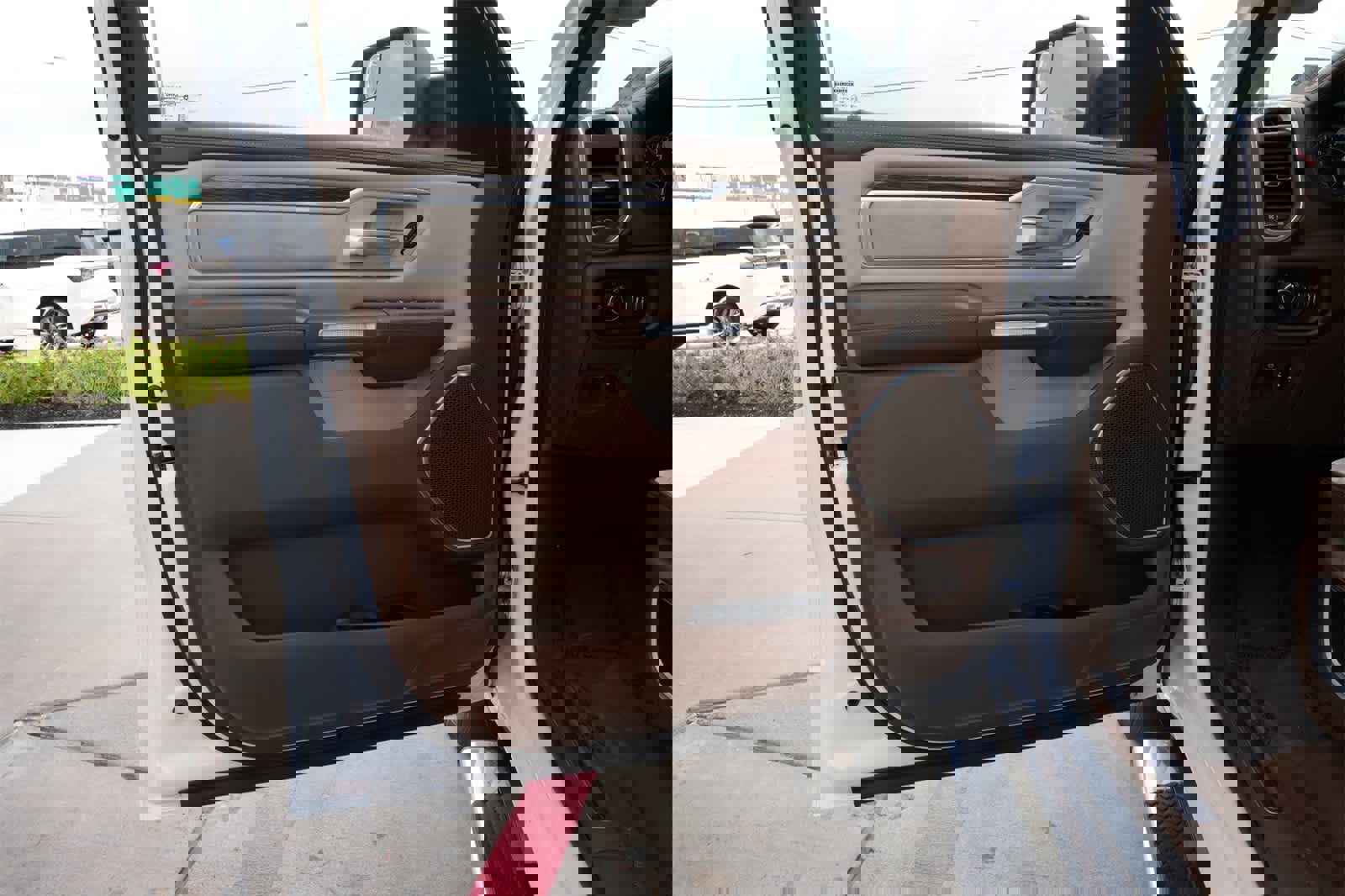 Used 2019 RAM 1500 Laramie image 17