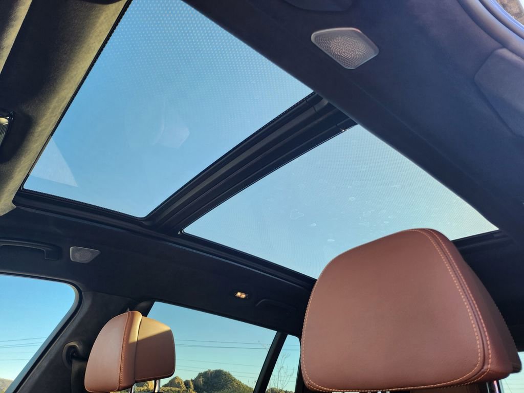 Used 2022 BMW X7 M50i w/ Dynamic Handling Package image 25