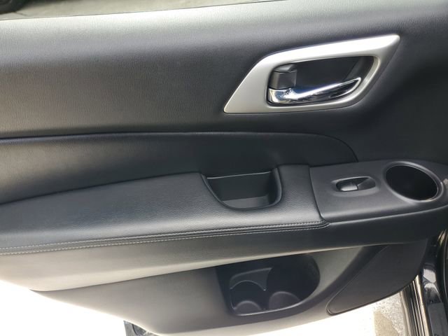 Used 2020 Nissan Pathfinder Platinum FWD image 14