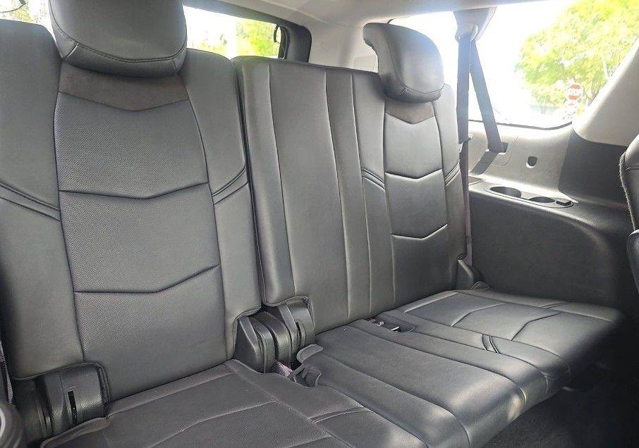 Used 2016 Cadillac Escalade ESV Luxury RWD image 5