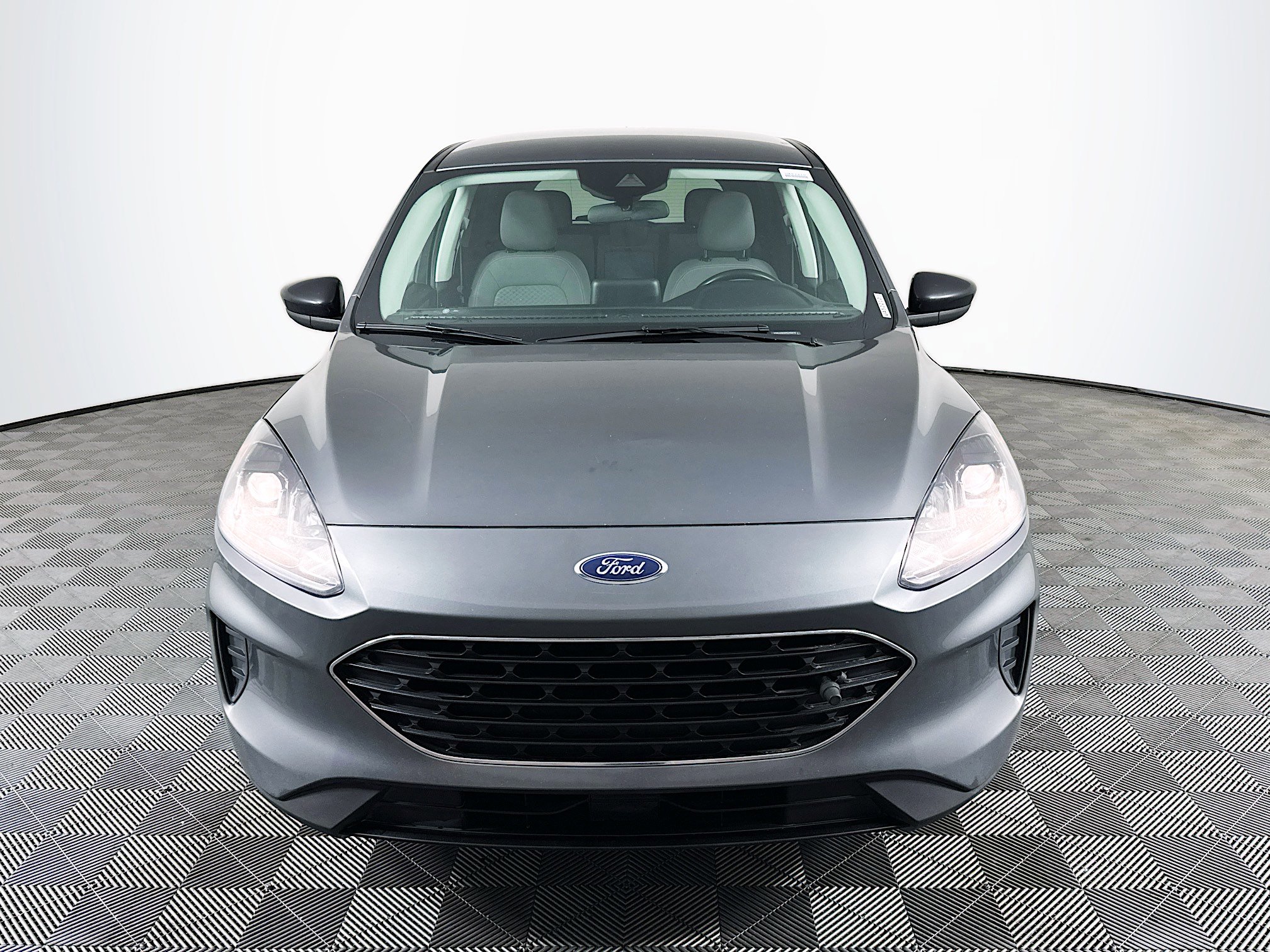 Used 2022 Ford Escape SE w/ SE Sport Appearance Package image 2