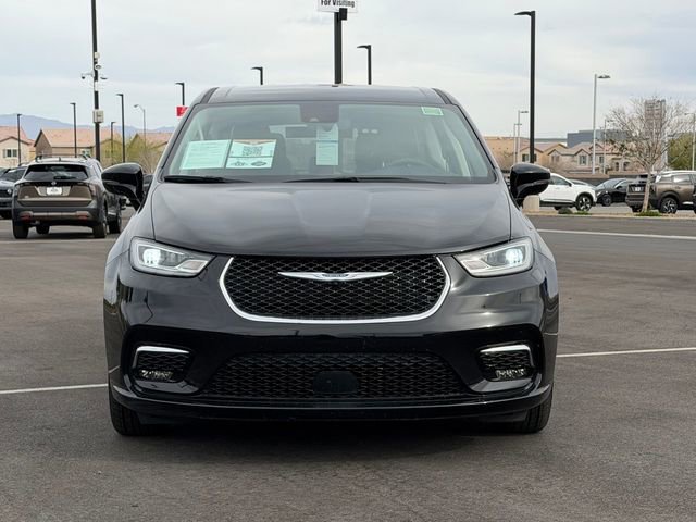 Used 2024 Chrysler Pacifica Touring-L image 10