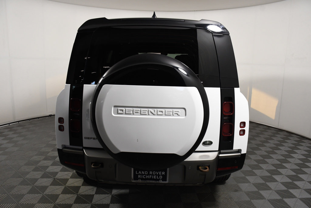 Used 2023 Land Rover Defender 130 X-Dynamic SE AWD/4WD image 5