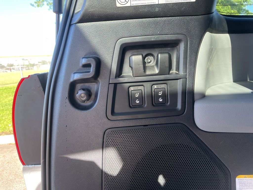 Used 2020 Toyota Sequoia Platinum AWD/4WD image 14