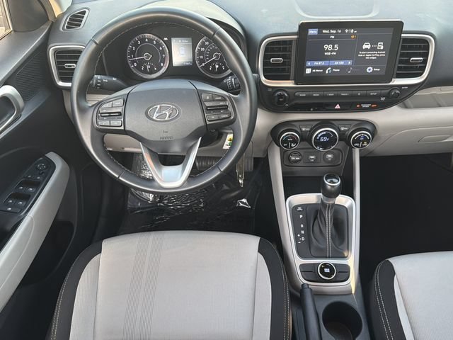 Used 2021 Hyundai Venue SEL FWD image 24